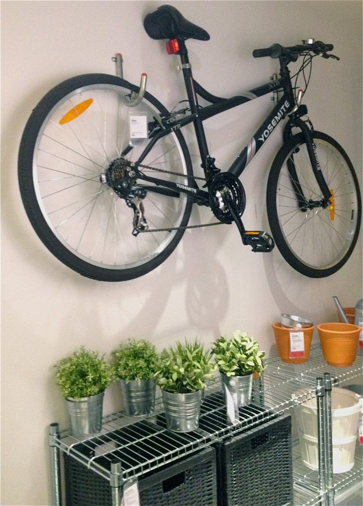 cykelförvaring på väggen
