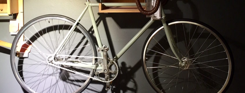 cykel på väggen