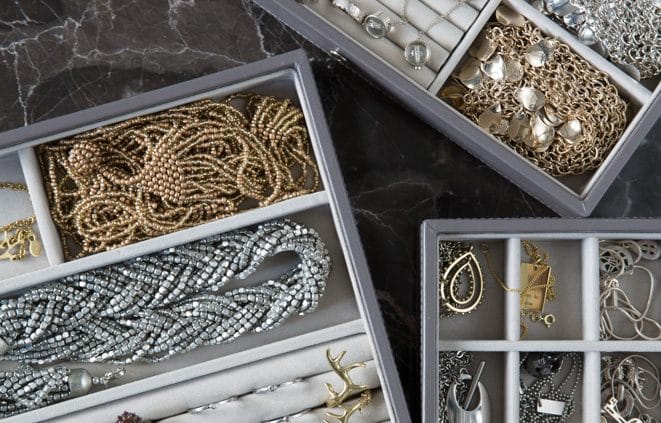 Rensa bland smycken och klockor