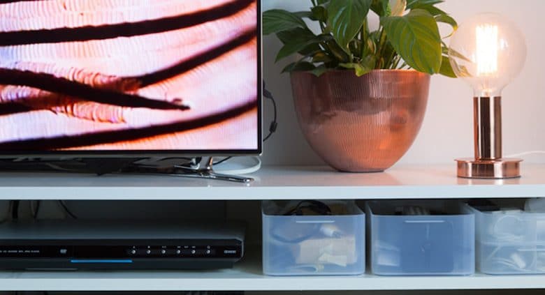 Rensa i TV-bänken