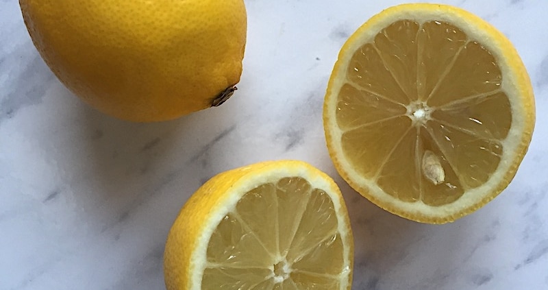 citroner tar bort svettfläckar